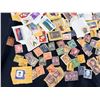 Image 5 : COLLECTION OF VINTAGE POSTAGE STAMPS FROM THE UNITED STATES AND VARIOUS INTERNATIONAL COUNTRIES