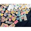 Image 7 : COLLECTION OF VINTAGE POSTAGE STAMPS FROM THE UNITED STATES AND VARIOUS INTERNATIONAL COUNTRIES