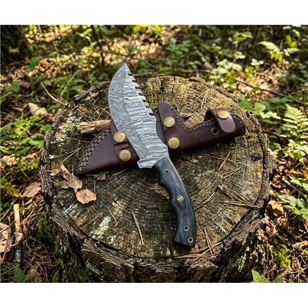 Fixed Blade Knife with Leather Sheath and Damascus Steel Blade