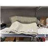 Image 2 : 7' x 10' Are Rug