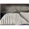 Image 3 : 7' x 10' Are Rug