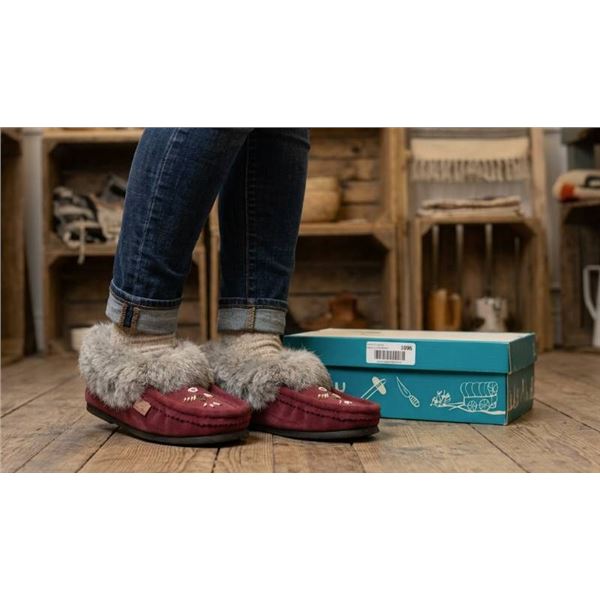 Laurentian Chief Burgundy Ladies Moccasins - Size Women's 6
