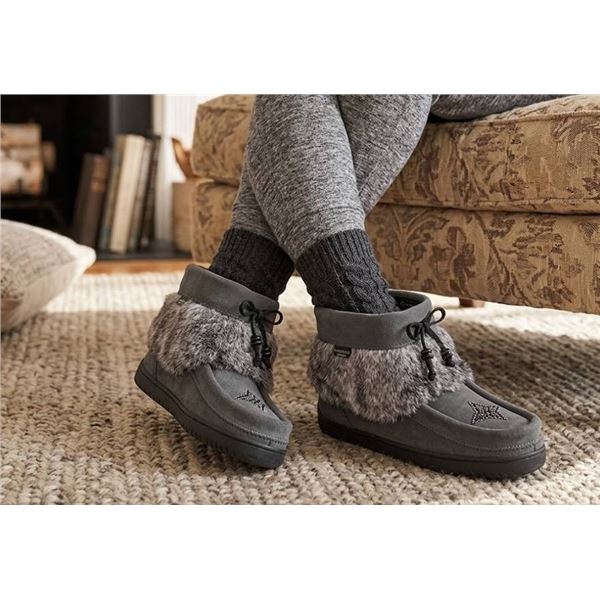 Manitobah Mukluks 6017437 Suede Boots, Size 8, Charcoal Color Keewatin