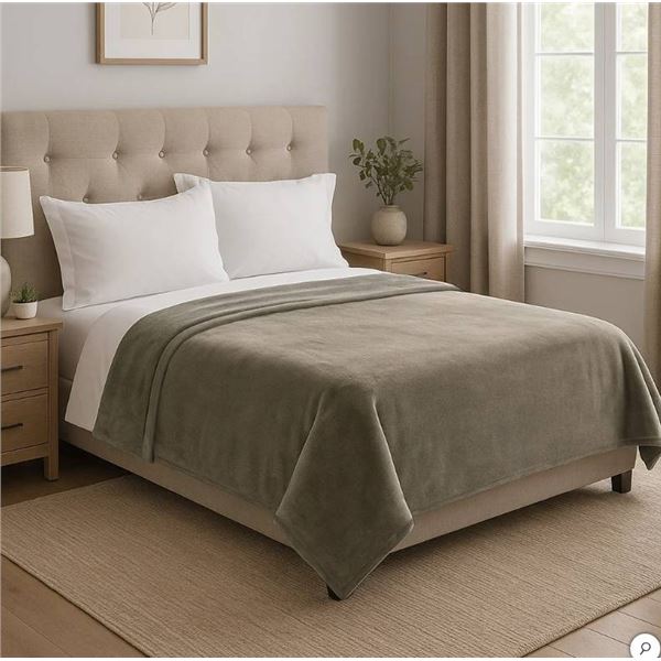 Kirkland Signature Plush Blanket Queen Size 233 cm x 248 cm