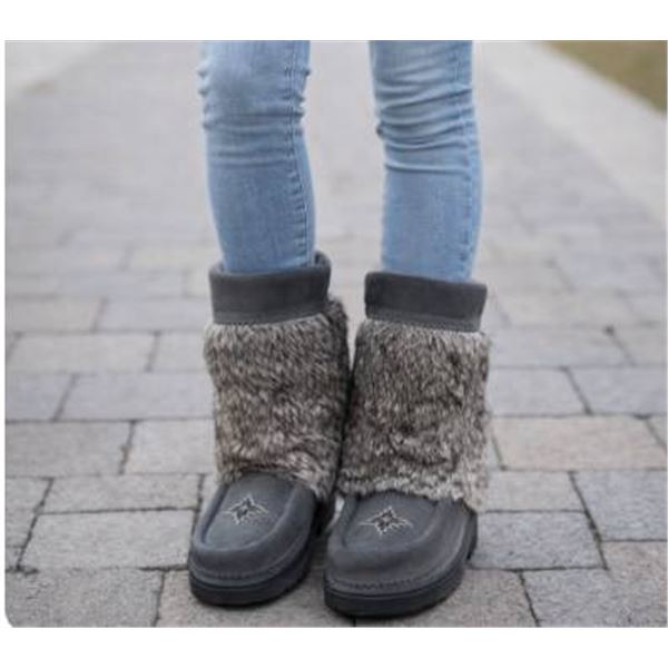 Manitobah Mukluks 6017137 Gray Suede Fur-Lined Boots Size L06 With Sheepskin Lining
