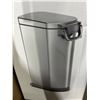 Image 2 : Simplehuman Brushed Steel Extra Large Pet Food Can