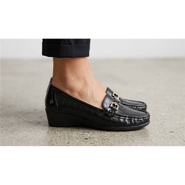 Kozi Canada Women’s Black Loafers, Size 7.5W, Medium Width