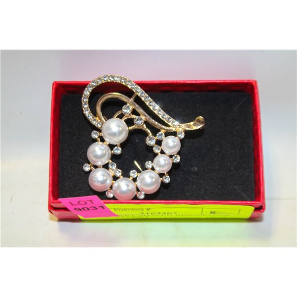 NEW HEART-SHAPED RHINESTONE PEARL ACCENT BROOCH 1.81”X1.77”