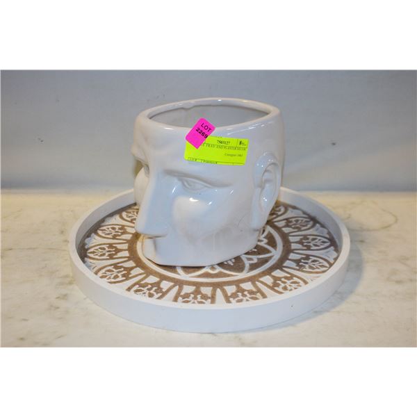 WHITE TRAY AND PLANTER DÉCOR