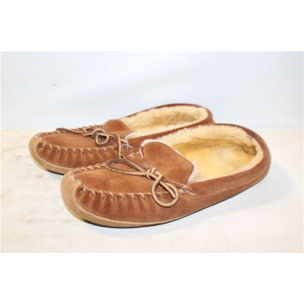 L.L. BEAN LEATHER MOCCASINS, SIZE 6