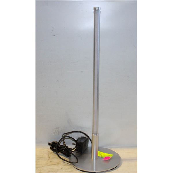 MINIMALIST LED TABLE OR BEDSIDE LAMP, 3 DIMMABLE TEMPERATURE TOUCH CONTROLLER 6W