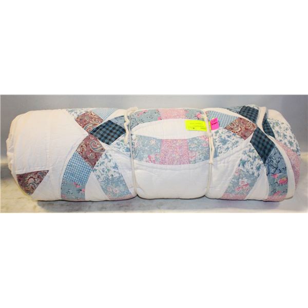 VINTAGE 80"X84" STAR QUILT - LARGE LONE STAR IN MIDDLE & DOUBLE WEDDING RINGS AROUND EDGE