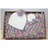 Image 1 : NEW HAND-KNITTED BABY BLANKET 32"X28" AND 2 MATCHING TOUQUES