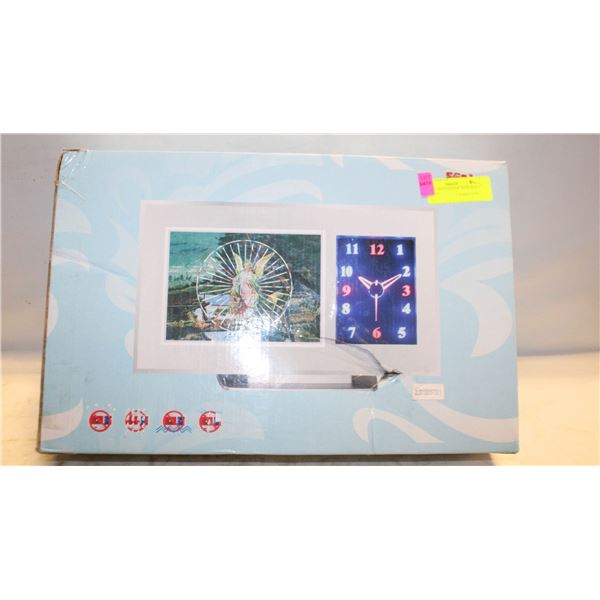 DIGITAL PHOTOFRAME WITH BUILT IN CLOCK