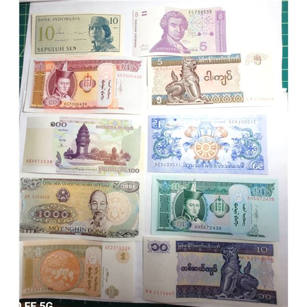 13)  LOT OF 10 UNCIRCULATED ASSORTED WORLD