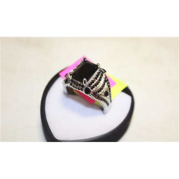 NEW MEN'S BLACK STONE RING - SIZE 12