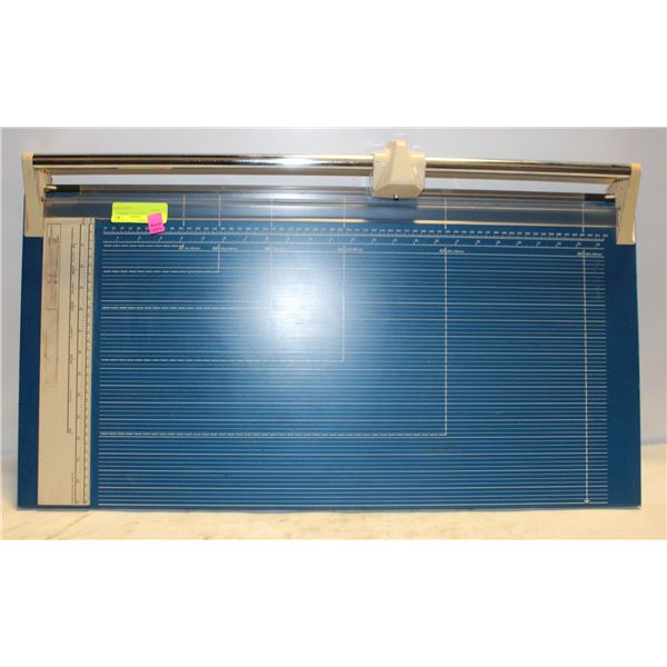 UNICOLOR PRECISION TRIMMER 30"X15"