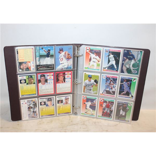 BINDER OVER 100 VINTAGE BASEBALL CARDS