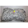 Image 1 : 2 TWIN SIZE DUVETS WITH COVERS