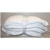 Image 1 : 3 TWIN SIZE DUVETS