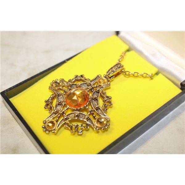 VTG 1970'S MALTESE CROSS PENDANT NECKLACE