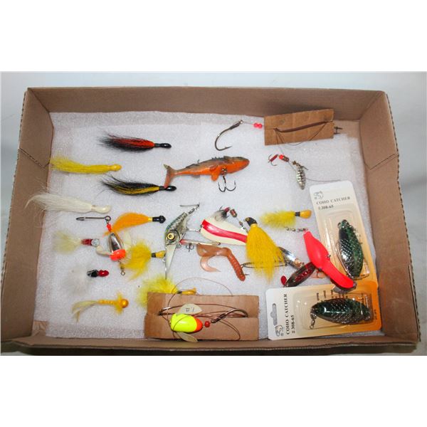 TRAY OF VARIOUS FISHING HOOKS