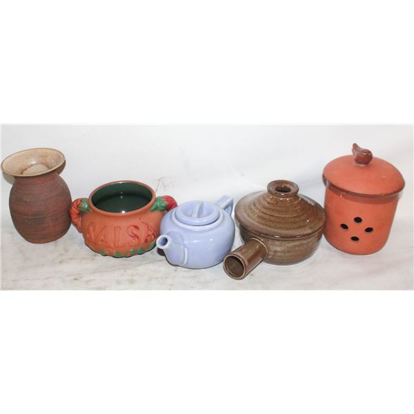 LOT OF ASSORTED POTTERY PIECES