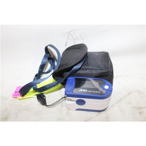 FINGERTIP PULSE OXIMETER WITH CASE