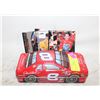 Image 1 : RACE CAR TIN WITH DRIVER TRADING CARDS