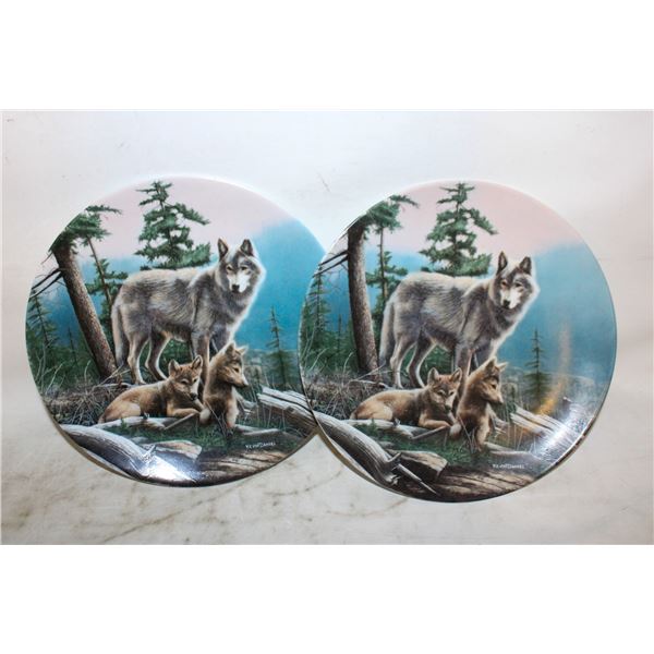 2 WOLF PLATES