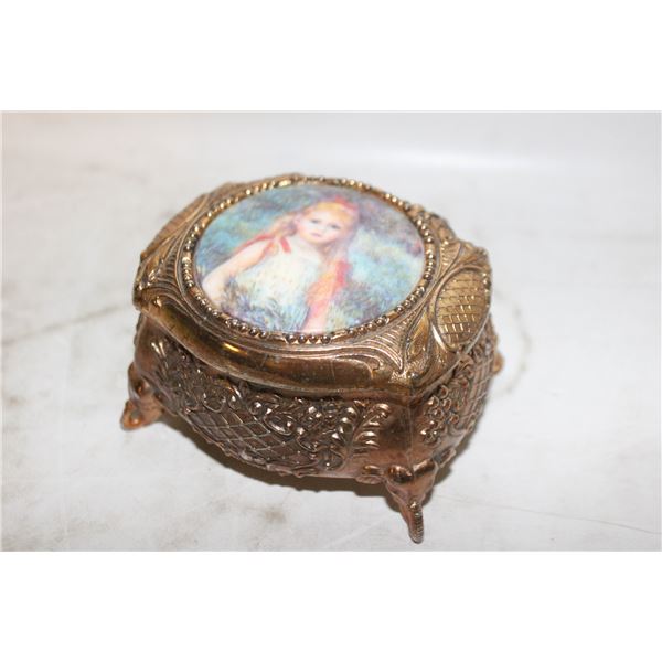 VINTAGE TRINKET BOX WITH GIRL VELVET INSIDE