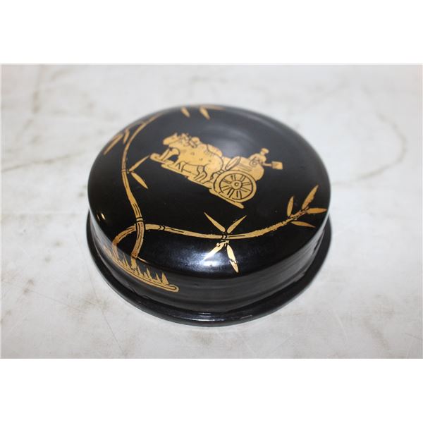 VINTAGE ASIAN LACQUERWARE TRINKET BOX