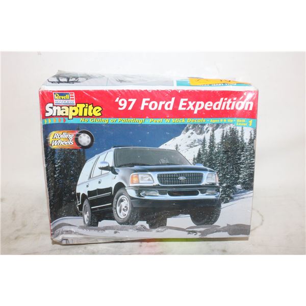 NEW REVELL 96 FORD EXPEDITION