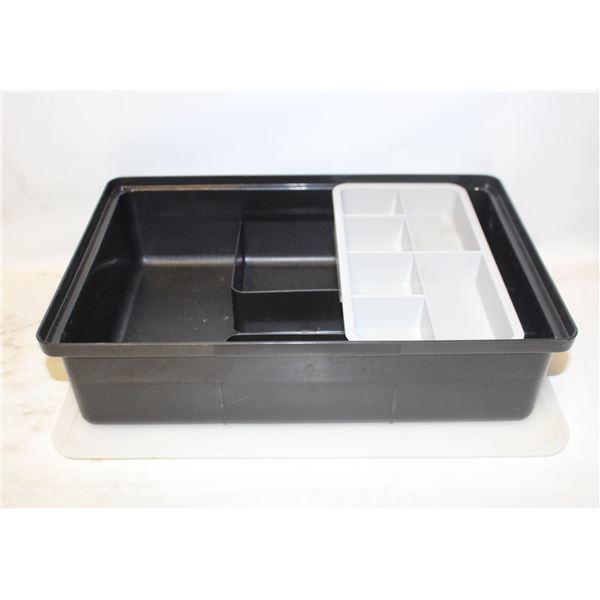 FULL SIZE TUPPERCRAFT CONTAINER WITH INSERT