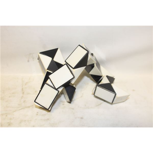 VINTAGE RUBIX CUBE "CONNECTOR SNAKE" PUZZLE