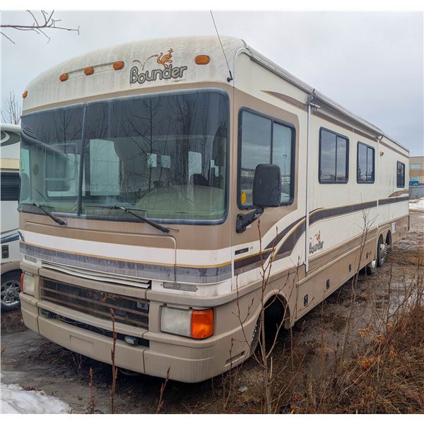 OFF SITE: 1998 FLEETWOOD BOUNDER 36' MOTORHOME