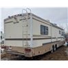 Image 5 : OFF SITE: 1998 FLEETWOOD BOUNDER 36' MOTORHOME