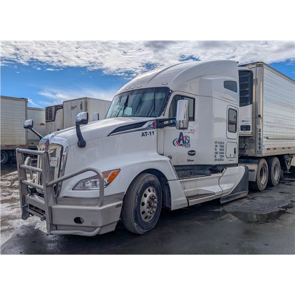 REPO: 2023 KENWORTH T680 HIGHWAY TRACTOR