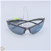 Image 1 : PAIR OF FOSTER GRANT SUNGLASSES