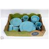 Image 1 : 15-PIECE TURQUOISE DISHWARE & CUP SET