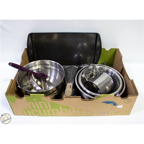 FLAT WITH 3 STAINLESS STEEL MIXING BOWLS,