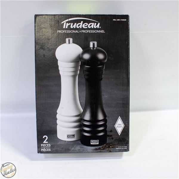 NEW COSTCO SALT & PEPPER MILLS