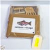 Image 1 : CERAMIC & WOOD SALMON BOX - CONTENTS