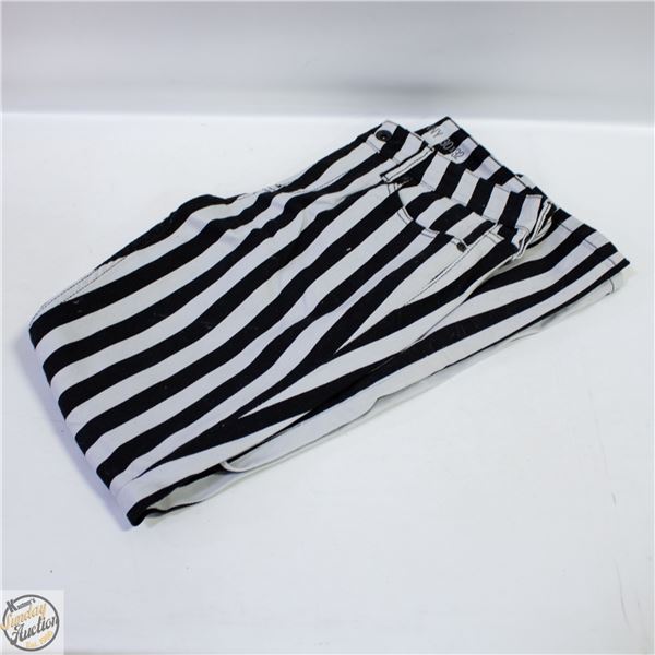 PAIR OF HT DENIM SKINNY JEANS - BLACK & WHITE