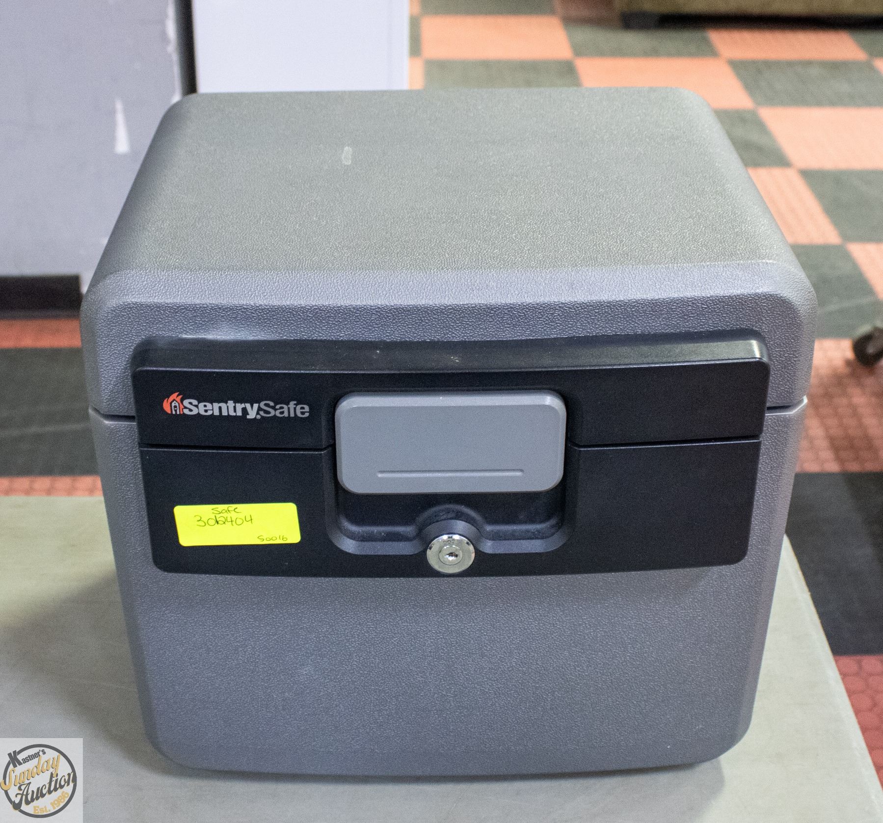 Sentry R3910 Safe SENTRY SAFE WITH KEYS