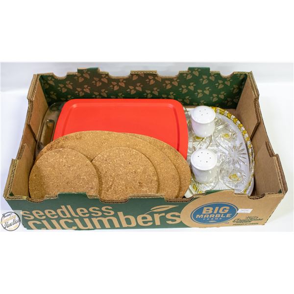 FLAT WITH PYREX (9"X13") 3 QT. BAKEWARE WITH