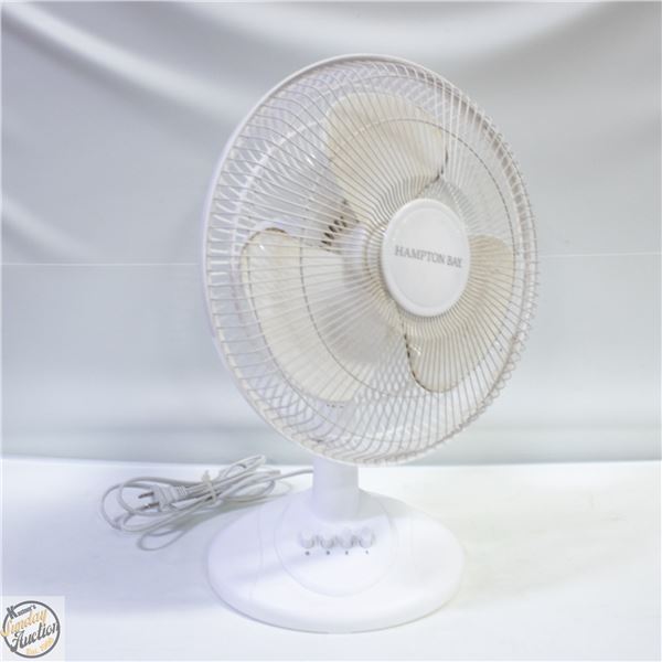 HAMPTON BAY WHITE 3-SPEED TABLE FAN - TILT &