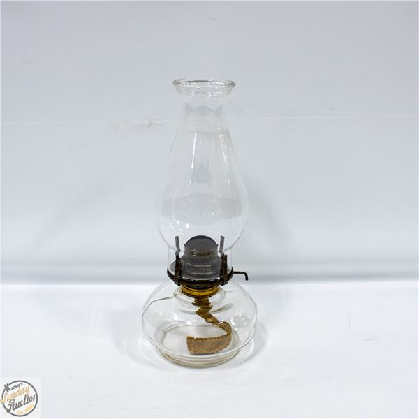 VINTAGE AMBER GLASS OIL LAMP WITH