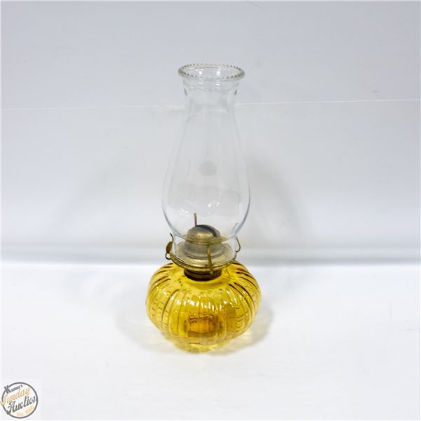 VINTAGE GLASS OIL LAMP LATE 19TH CENTURY