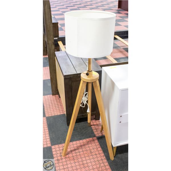 SOLID NATURAL WOOD TRI-POD FLOOR LAMP -